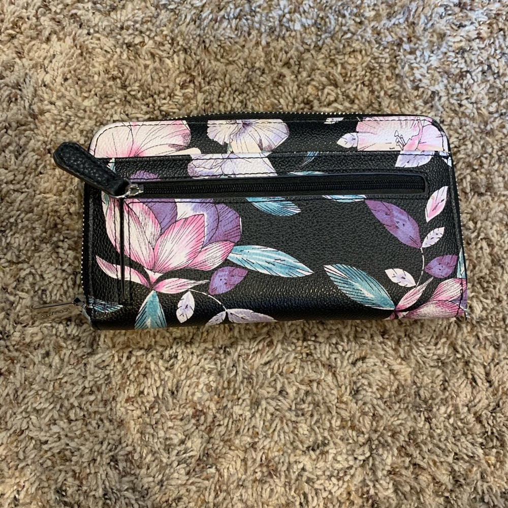 Liz Claiborne floral wallet - Picture 3 of 6